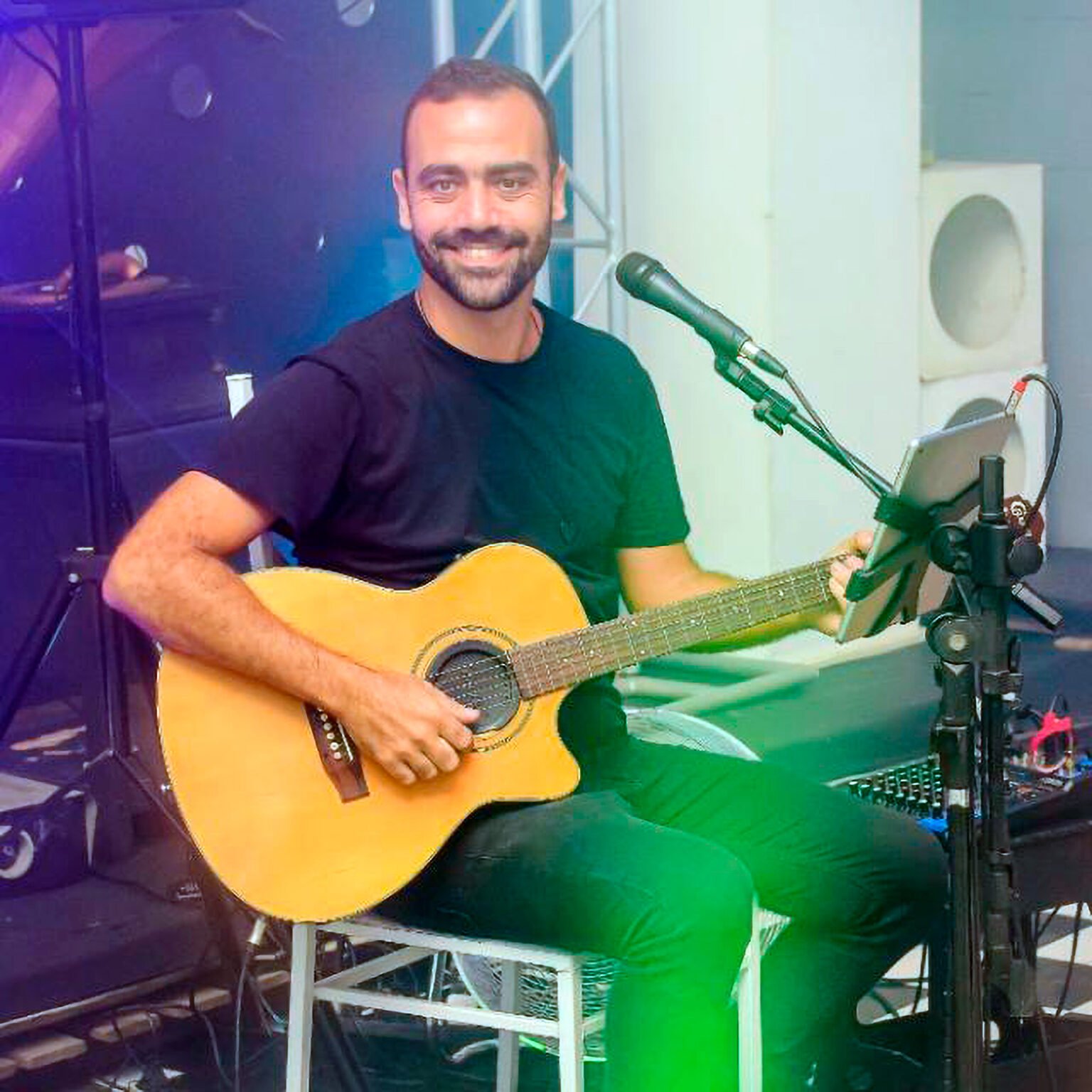 Happyhour show, cardápio especial e Halloween infantil Clube dos