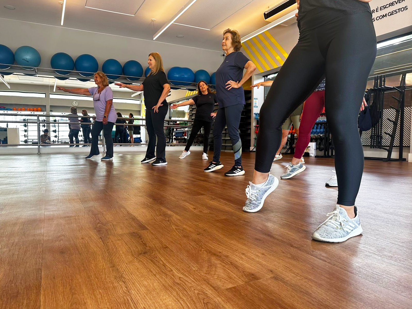 A Vida na Ilha: Do balé à balada na Sala de Aulas Coletivas – Clube dos ...